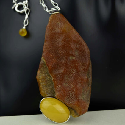 naszyjnik z surowym bursztynem