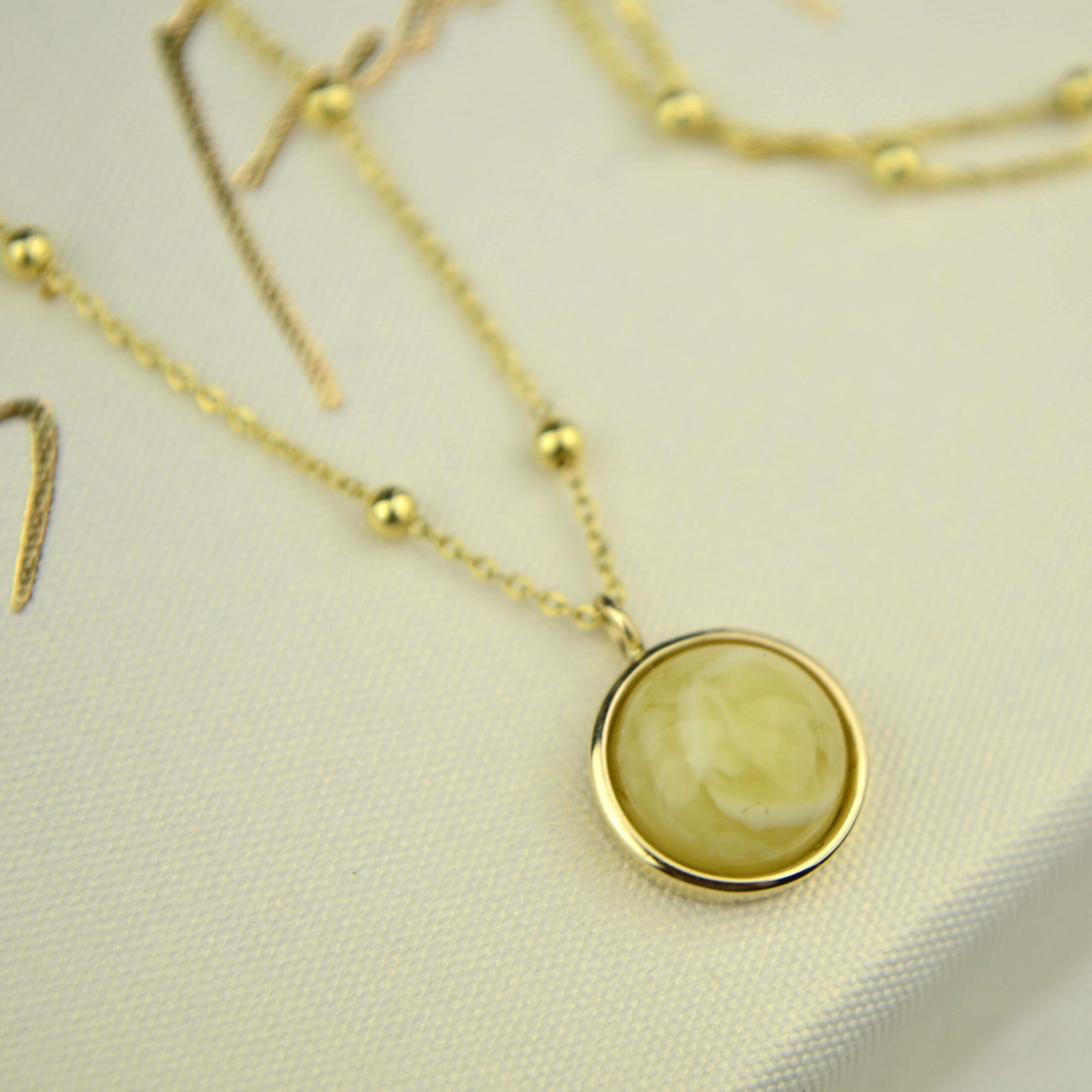 Złoty naszyjnik z mlecznym bursztynem pr. 585 - obrazek 3